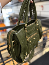Carregar imagem no visualizador da galeria, Bolsa SPALLA (inspiração Balenciagga) em couro legítimo