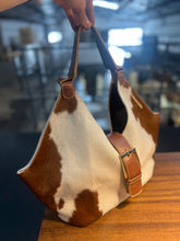 Carregar imagem no visualizador da galeria, Lançamento! Bolsa CAPRI em couro legítimo