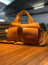 Carregar imagem no visualizador da galeria, Bolsa COPENHAGEN em couro legítimo