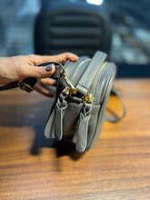 Carregar imagem no visualizador da galeria, Bolsa CANCUN em couro legítimo