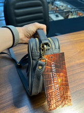 Carregar imagem no visualizador da galeria, Bolsa CANCUN em couro legítimo