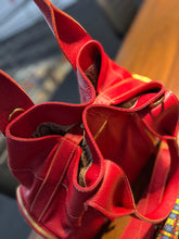 Carregar imagem no visualizador da galeria, Bolsa MONTEVIDÉO em couro legítimo