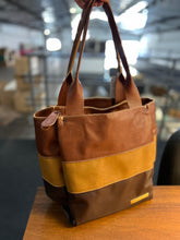 Carregar imagem no visualizador da galeria, Bolsa FLORENZA em couro legítimo