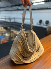 Carregar imagem no visualizador da galeria, LANÇAMENTO! Bolsa OCEANO em couro legítimo