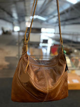 Carregar imagem no visualizador da galeria, Bolsa MYANMAR em couro legítimo