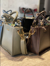 Carregar imagem no visualizador da galeria, Bolsa MALDIVAS em couro legítimo