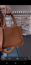 Carregar imagem no visualizador da galeria, Bolsa MALDIVAS em couro legítimo
