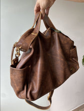 Carregar imagem no visualizador da galeria, Bolsa ALEJANDRÍA em couro legítimo