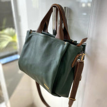Carregar imagem no visualizador da galeria, Bolsa HOLANDA em couro legítimo