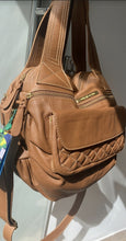 Carregar imagem no visualizador da galeria, Bolsa BAHAMAS MATELASSÊ em couro legítimo