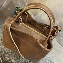 Carregar imagem no visualizador da galeria, Bolsa MALTA em couro legítimo
