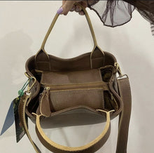 Carregar imagem no visualizador da galeria, Bolsa MALTA em couro legítimo