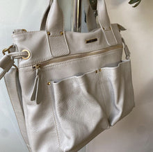 Carregar imagem no visualizador da galeria, Bolsa BARCELONA em couro legítimo