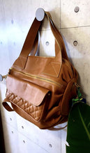 Carregar imagem no visualizador da galeria, Bolsa BAHAMAS MATELASSÊ em couro legítimo