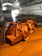 Carregar imagem no visualizador da galeria, Lançamento! Bolsa TOSCANA em couro legítimo