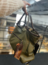 Carregar imagem no visualizador da galeria, Bolsa AMÉRICA em couro legítimo