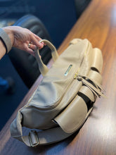 Carregar imagem no visualizador da galeria, LANÇAMENTO! Bolsa MAX POCHETE ARPOADOR em couro legítimo