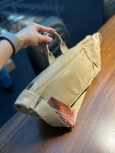 Carregar imagem no visualizador da galeria, LANÇAMENTO! Bolsa MAX POCHETE ARPOADOR em couro legítimo