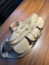 Carregar imagem no visualizador da galeria, LANÇAMENTO! Bolsa MAX POCHETE ARPOADOR em couro legítimo