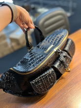 Carregar imagem no visualizador da galeria, LANÇAMENTO! Bolsa MAX POCHETE ARPOADOR em couro legítimo