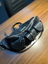 Carregar imagem no visualizador da galeria, LANÇAMENTO! Bolsa MAX POCHETE ARPOADOR em couro legítimo