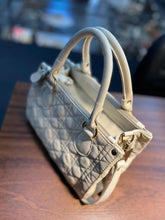 Carregar imagem no visualizador da galeria, Bolsa TESS em matelassê couro legítimo