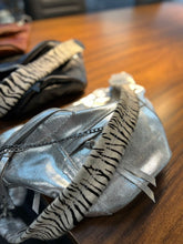 Carregar imagem no visualizador da galeria, Bolsa IPANEMA em couro legítimo