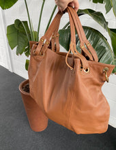 Carregar imagem no visualizador da galeria, Bolsa VIRGÍNIA em couro legítimo