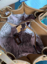 Carregar imagem no visualizador da galeria, Bolsa VIRGÍNIA em couro legítimo