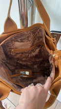 Carregar imagem no visualizador da galeria, Bolsa HOLANDA em couro legítimo