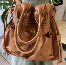 Carregar imagem no visualizador da galeria, Bolsa BARCELONA em couro legítimo