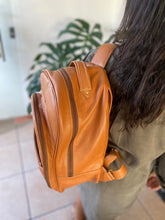 Carregar imagem no visualizador da galeria, Mochila CANADÁ em couro legítimo