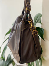 Carregar imagem no visualizador da galeria, Bolsa BÉLGICA em couro legítimo