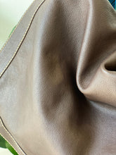 Carregar imagem no visualizador da galeria, Bolsa BÉLGICA em couro legítimo