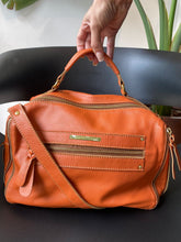 Carregar imagem no visualizador da galeria, Bolsa SUÍÇA em couro legítimo