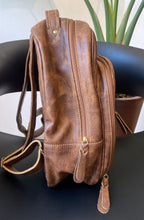 Carregar imagem no visualizador da galeria, Mochila CANADÁ em couro legítimo