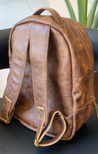 Carregar imagem no visualizador da galeria, Mochila CANADÁ em couro legítimo