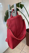 Carregar imagem no visualizador da galeria, Bolsa Mochila TOKYO antifurto em couro legítimo
