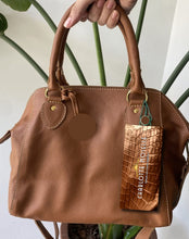 Carregar imagem no visualizador da galeria, Bolsa SARDEGNA em couro legítimo