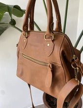 Carregar imagem no visualizador da galeria, Bolsa SARDEGNA em couro legítimo