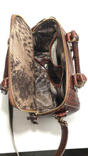 Carregar imagem no visualizador da galeria, Bolsa BERNA em couro legítimo