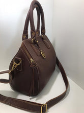 Carregar imagem no visualizador da galeria, Bolsa BERNA em couro legítimo