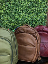 Carregar imagem no visualizador da galeria, Mochila CANADÁ em couro legítimo