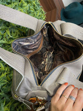 Carregar imagem no visualizador da galeria, Bolsa BAHAMAS MATELASSÊ em couro legítimo