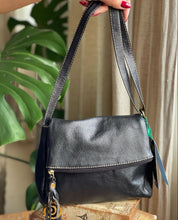 Carregar imagem no visualizador da galeria, Bolsa ATENAS em couro legítimo
