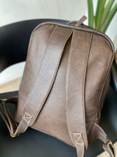 Carregar imagem no visualizador da galeria, Mochila masculina HÉRCULES em couro legítimo