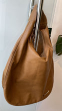 Carregar imagem no visualizador da galeria, Bolsa BANGKOK em couro legítimo