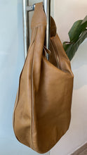 Carregar imagem no visualizador da galeria, Bolsa BANGKOK em couro legítimo