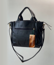Carregar imagem no visualizador da galeria, Bolsa HOLANDA em couro legítimo