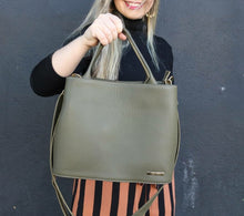 Carregar imagem no visualizador da galeria, Bolsa MALTA em couro legítimo